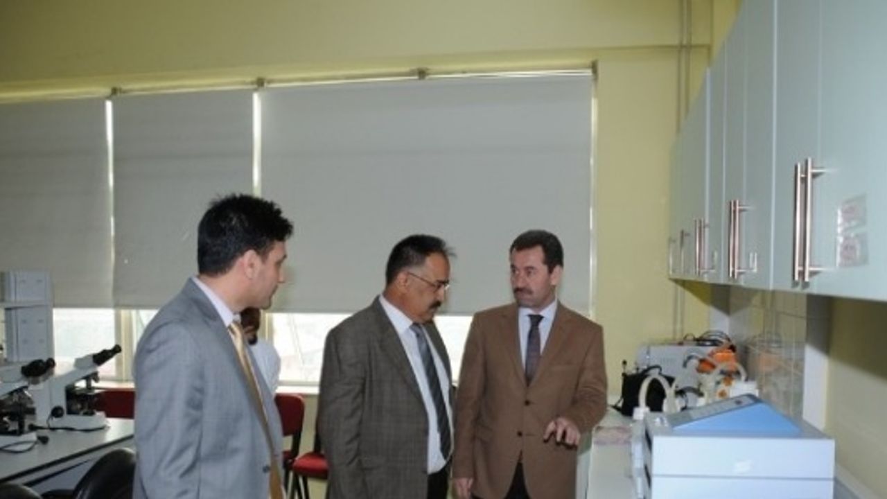 Iğdir Üniversitesi’ne 400 Bin Tl Değerinde Laboratuvar Cihazı Hibe Edildi