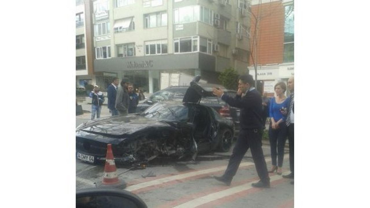 Tolga Çevik, Bağdat Caddesinde Feci Bir Kaza Atlattı!
