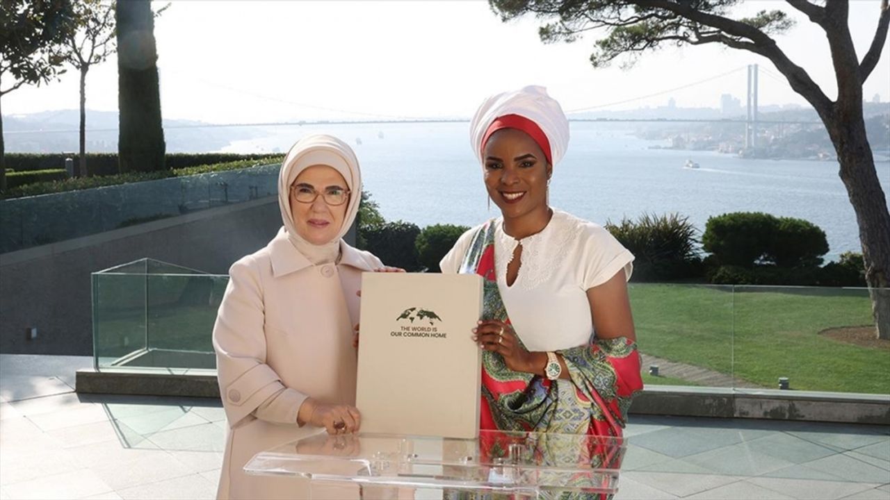 Emine Erdoğan, Burundi Devlet Başkanı'nın eşi Ndayishimiye ile görüştü