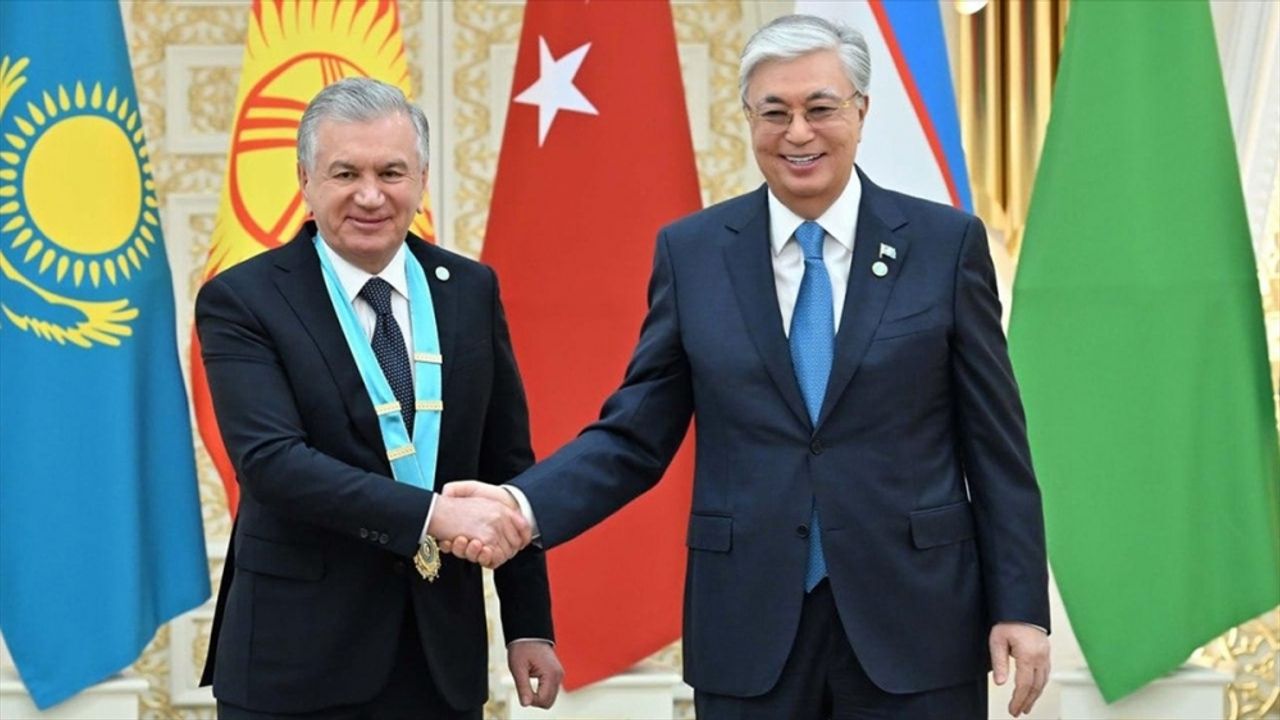 Özbekistan Cumhurbaşkanı Mirziyoyev'e "Türk Dünyası Yüksek Nişanı" takdim edildi