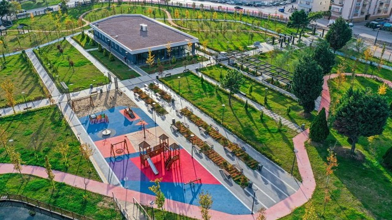 Kocaeli Büyükşehir'den Derince Millet Bahçesi'ne kıraathane