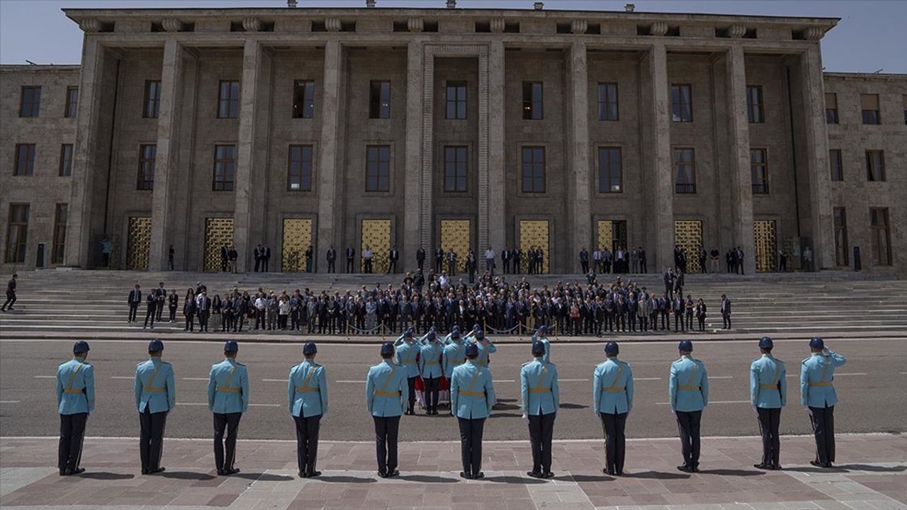 Türkiye'nin 3. Cumhurbaşkanı Celal Bayar'ın kızı Nilüfer Gürsoy için Meclis'te cenaze töreni düzenlendi