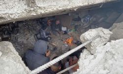 Gazzeliler, İsrail'in yıktığı evlerinin enkazında hayata tutunmaya çalışıyor