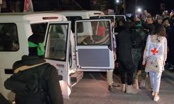 Hamas, 10 İsrailli esiri Kızılhaç yetkililerine teslim etti