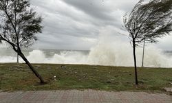 İstanbul Valiliği, kentin kuzeyinde beklenen fırtına nedeniyle vatandaşları uyardı