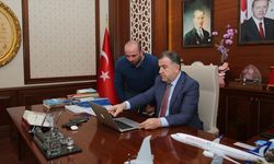 Bayburt Valisi Mustafa Eldivan'ın "Yılın Kareleri" tercihi "Kurtarıcı" oldu