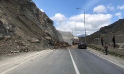 Artvin-Erzurum kara yolunda ulaşım tek şeritten kontrollü sağlanıyor