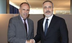 Dışişleri Bakanı Fidan, Yunan mevkidaşı Yerapetritis ile Londra'da görüştü
