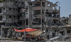 Gazze'deki Han Yunus Belediyesi, imkansızlıklara rağmen İsrail'in bıraktığı enkazı temizliyor