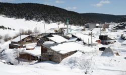 Kars'ta 2 bin 350 rakımdaki karla kaplı köyde umutla baharı bekliyorlar