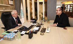 Sunay Akın Eczacılık Kültürü Müzesi’ni Başkan Özdemir’e anlattı