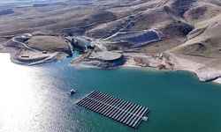Bakan Bayraktar, baraj, göl ve göletlere de yüzer güneş enerjisi santrali kurulabileceğini bildirdi