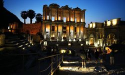 Efes Antik Kenti'nde yıldızlar altında tarih yolculuğu başladı