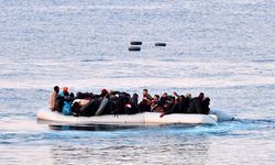 Yunanistan'ın Frontex seyrederken Midilli açıklarında düzensiz göçmenleri geri ittiği belirtildi