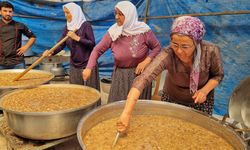 Burdur'da imece usulüyle yapılan aşure 4 bin kişiye ikram edildi