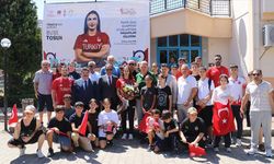 Olimpiyat üçüncüsü milli güreşçi Buse Tosun Çavuşoğlu, Yalova'da coşkuyla karşılandı