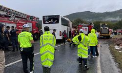 Zonguldak'ta otobüsle kamyonun çarpıştığı kazada 2 kişi öldü, 23 kişi yaralandı