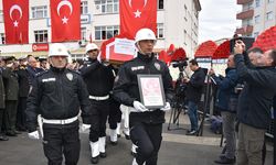 İstanbul'da trafik kazasına müdahale ederken şehit olan polis toprağa verildi