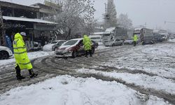 Kahramanmaraş-Kayseri kara yolu kar ve tipi nedeniyle ulaşıma kapandı