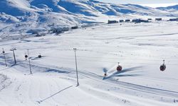 Kayak merkezlerinde en fazla kar kalınlığı 80 santimetreyle Erciyes'te ölçüldü