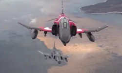 F4-E Phantom savaş uçağı 50. yıla özel havalandı