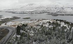 Malatya'da karla kaplanan Sürgü Barajı dronla görüntülendi