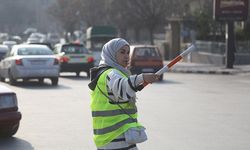 Suriye'nin Halep kentinde gençler, trafik sorununu çözmek için gönüllü oluyor