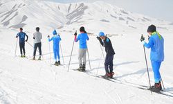 Hakkarili kayakçıların yeni hedefi etap yarışları