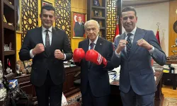 Bahçeli'den 'boks eldivenli' poz!