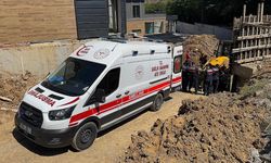Çekmeköy'de inşaat alanında göçük altında kalan 2 işçiden biri yaralı kurtarıldı