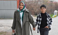 Çizgi filmden etkilenerek balkondan atlayan çocuk, fizik tedaviyle desteksiz yürümeye başladı