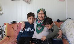 Depremde sağ bacağını kaybeden anne, iki çocuğu için hayata sımsıkı sarıldı