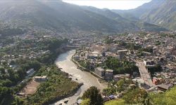 Hindistan'ın akışı kesmesi üzerine Chenab Nehri'nin Pakistan tarafında su çok azaldı