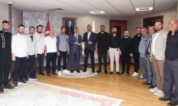Şampiyon Gölcükspor kupasıyla Başkan Büyükakın'a geldi