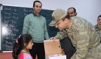 Asker Amcaları Minikleri Sevindirdi