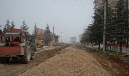 Bolvadin Yeni Belediye Binası Çevresindeki Yol Düzenleme Çalişmalari Devam Ediyor