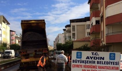 Büyükşehir Belediyesi Nazilli’de Yolları Düzeltiyor