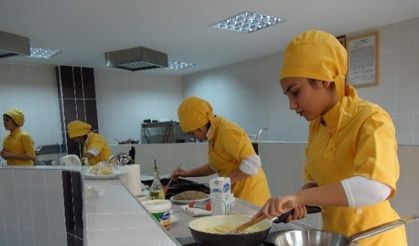 Yozgat’ta Öğrenciler Hem Okuyor Hem De Aşçılık Mesleğini Öğreniyor