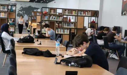İzmit'te sınav öncesi gençlerin adresi kütüphaneler