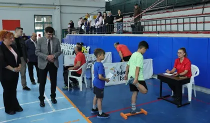 Kütahya'da Başkan Kahveci'den Spor Ortaokulu ve Lisesi'ne ziyaret