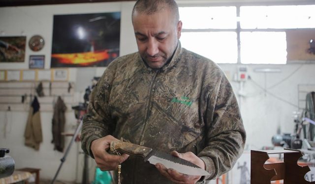 Çorumlu Abdulsamet usta koleksiyonluk 7 bıçağı depremzedeler için satışa çıkardı