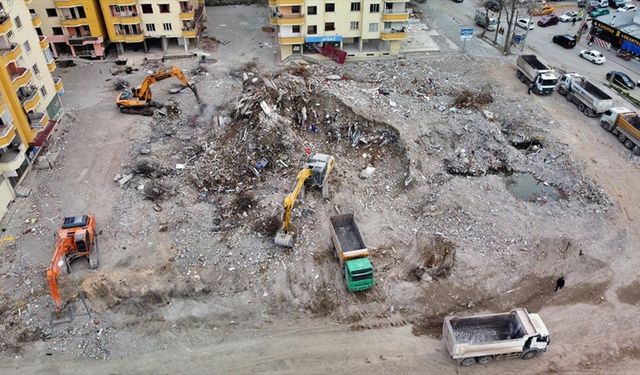 Osmaniye'de depremde yıkılan 651 binanın 476'sının enkazı kaldırıldı