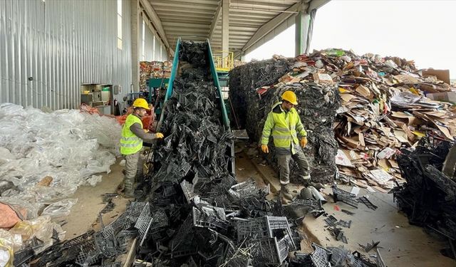 Hurdacı kardeşlerin "sıfır atık" tesisinde yılda 290 bin ton atık geri dönüştürülüyor