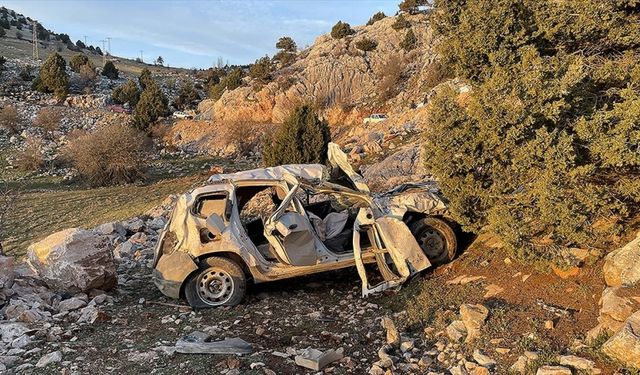 Karaman'da dağ yolunda takla atan cipteki 5 kişi hayatını kaybetti