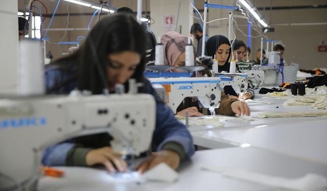 Mardin'de "3 bin gence istihdam" hedefiyle kurulacak 11 fabrikadan ilki faaliyete geçti