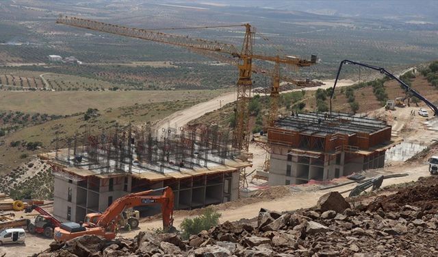 Kilis'te depremzedeler için yapılan kalıcı konutların inşası sürüyor