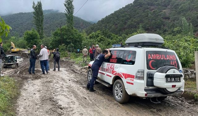 Amasya'da sel sularına kapılan 2 kişi için arama çalışması başlatıldı