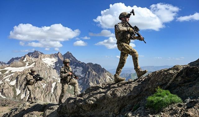 Güvenlik güçleri, Türkiye'nin en yüksekteki üs bölgesinde bayramda görev başında