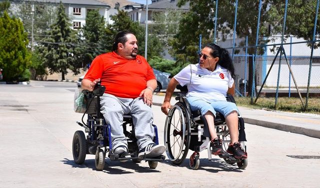 Bedensel engelli çift, şampiyonalara birbirlerinden güç alarak hazırlanıyor