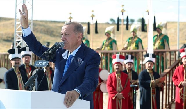 Cumhurbaşkanı Erdoğan: Ecdadın zaferlerini şeref madalyası olarak göğsümüzde iftiharla taşıyoruz